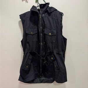 Black Sleeveless Utility Vest